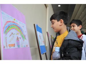 Hasta çocuklar umudun resmini çizdi