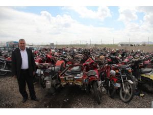 Sahipsiz araçlar otoparklarda çürüyor