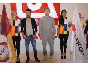 Galatasaraylı futbolcular fuarda