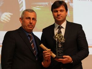 Ertuğrul Sağlam, yüksek lisans diplomasını 12 yıl sonra aldı