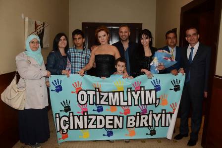 Otizmli çocuklar Zuhal Olcay buluştu