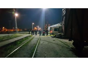 Konya'da yük treninin çarptığı kişi öldü