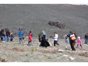 Yetimler 2 bin fidanı toprakla buluşturdu