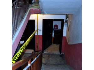 Bıçaklı saldırıya uğrayan iki kadından biri öldü