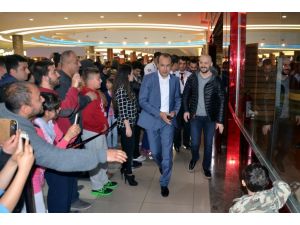 "Güvercin Uçuverdi" filminin Antalya galası yapıldı