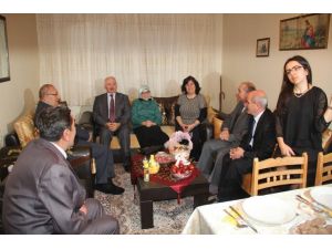 Sivas Valisi Barut, Ermeni ailenin paskalya kutlamasına katıldı