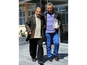 Camiden hırsızlık anı güvenlik kamerasında