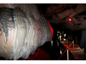 Tınaztepe Mağarası'nda turizm sezonu açıldı