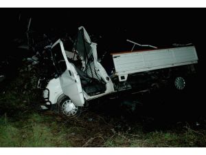 Samsun'da kamyonet su kanalına düştü: 3 yaralı