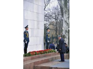 Kırgızistan'da "2010 Devrimi"nin kurbanları anıldı