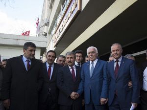 Milletvekili aday listeleri YSK'ya sunuldu