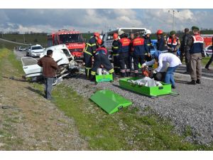 Uşak'ta trafik kazası: 2 ölü 1 yaralı