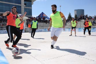 Konya’da sokak futbolu heyecanına kadınlar da ortak oldu