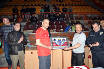 Seydişehir Belediyesi - Emniyet teşkilatı voleybol maçını dostluk kazandı