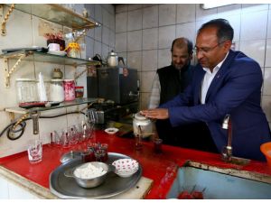 Naylon çadırdan meclis yoluna