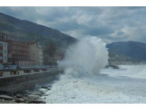 Karadeniz'de fırtına