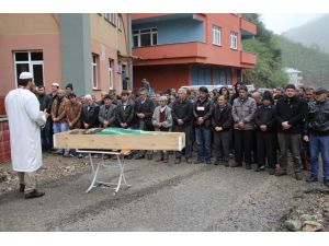 Giresun'da cenaze evinde çökme: 3 yaralı