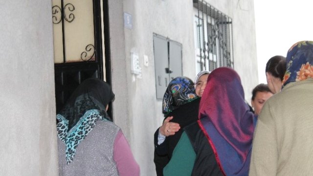 Sare Davutoğlu'ndan Öğrencilerin Ailelerine Taziye Ziyareti