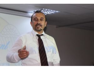 Karapına'da "Sanat, Sanat Eseri ve İzleyeci Üçgeni" konferansı