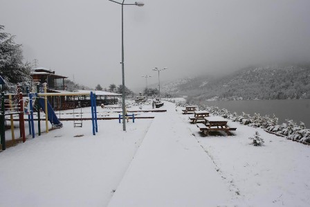 Derbent’te Nisan ayında kar yağışı