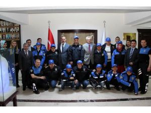 Engelli çocuklar, bir günlüğüne polislik yaptı