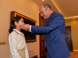 Ödüllü küçük kemancıdan Vali Çakacak'a konser