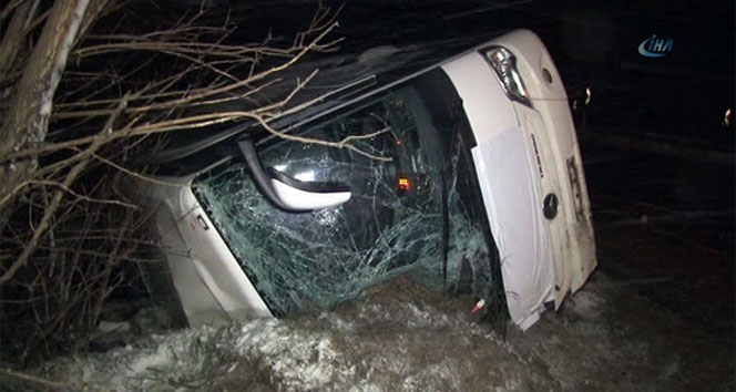 Yolcu otobüsü devrildi: 13 yaralı! TIKLA-İZLE