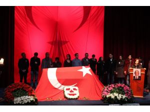 Tiyatro sanatçısı Şeker, son yolculuğuna uğurlanıyor