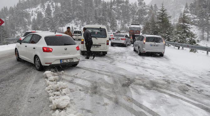 Antalya – Konya Karayolu kar nedeniyle kapandı!