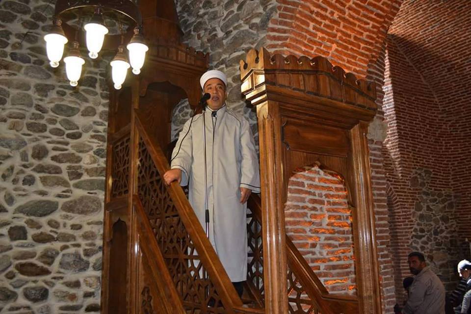 REKTÖR HUTBE OKUDU, CUMA NAMAZINI KILDIRDI