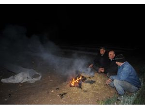 Çiftçiler Arazide "Don" Nöbeti Tutuyor