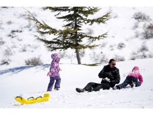 Nisan Karı, Davraz'da Kar Kalınlığını Artırdı