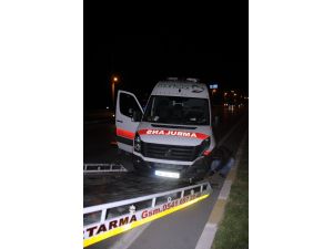 Ambulansla Otomobil Çarpıştı: 5 Yaralı