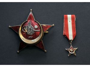 Mehmetçiğin Kahramanlığının Timsali "Sancak Madalyaları"