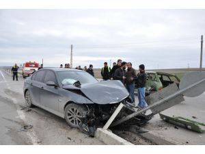 Yozgat’ta İki Otomobil Çarpıştı: 4 Yaralı