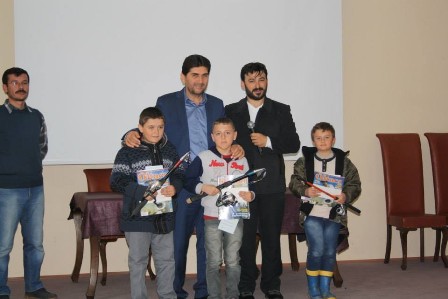 Çocuklara olta takımı dağıtıldı