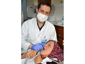 "Diş Ağrısına Akü Suyuyla Müdahale Eden Var"