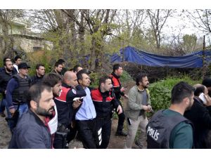 Cinayet Zanlısının Yakınları Polise Saldırdı
