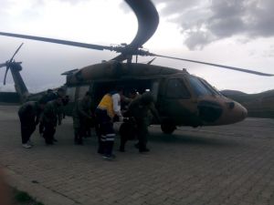 Hakkari'de Yaralı Çocuk Askeri Helikopterle Hastaneye Ulaştırıldı