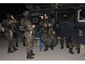 Para Vermeyen Babasını Rehin Aldı