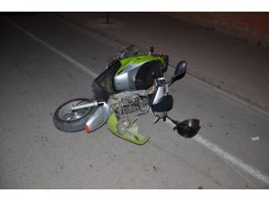 Karaman'da Motosiklet Yayaya Çarptı: 2 Yaralı