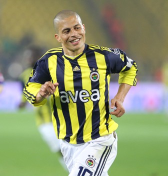 Fenerbahçe'nin Eski Futbolcusu Alex, İstanbul'a Geldi