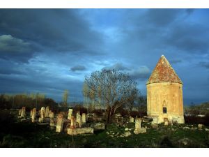 700 Yıllık Kümbet Eski Silüetine Kavuşacak