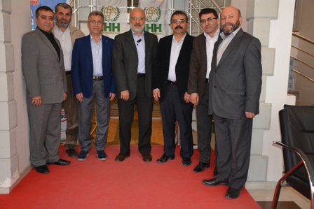 İHH bize kardeş olmayı hatırlatıyor
