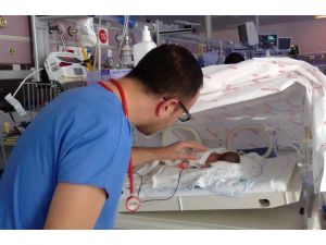 Parmak Bebek "Miray Diren", Yaşama Tutundu