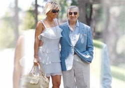 Sakallı ve bıyıklıya mal satar mısın?