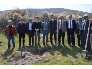 Ayaş'ta 3 Bin Fidan Toprakla Buluşturuldu