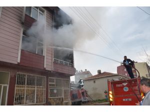 Sobayı Benzin İle Tutuşturmaya Kalkınca Evi Yaktı: 4 Yaralı
