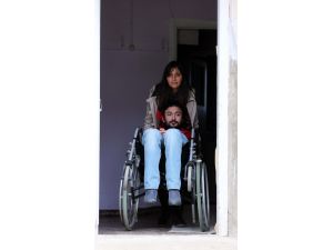 Engelli Oğluyla Üniversite Yollarını Aşındırıyor