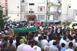 Tatil yolculuğunda ölen genç defnedildi